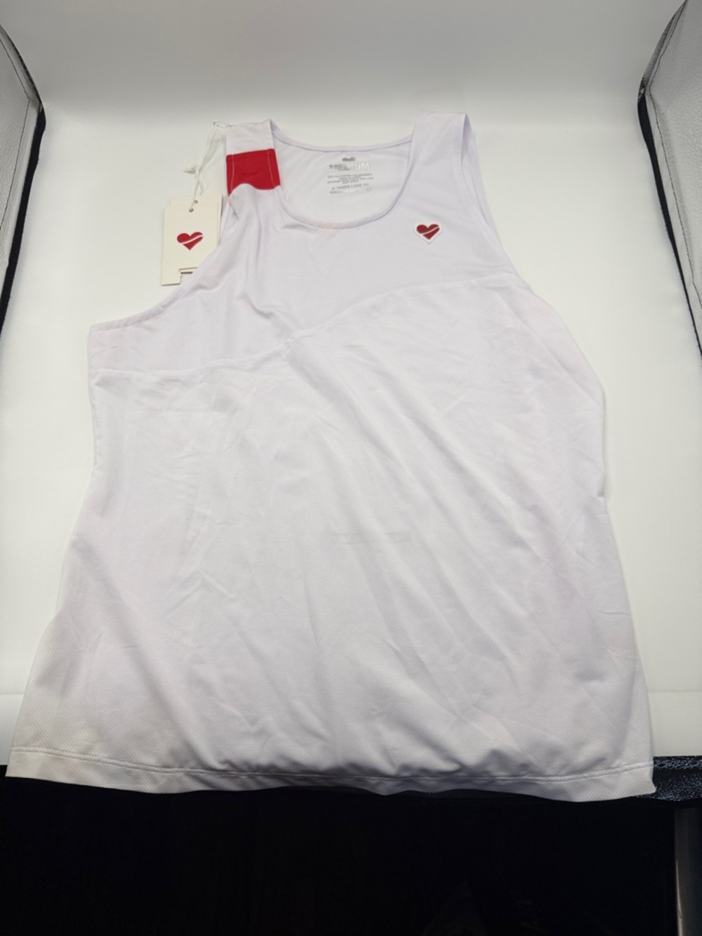 NWT Heartbreak Elevation Singlet White Tank Top Red Heart Accent Medium